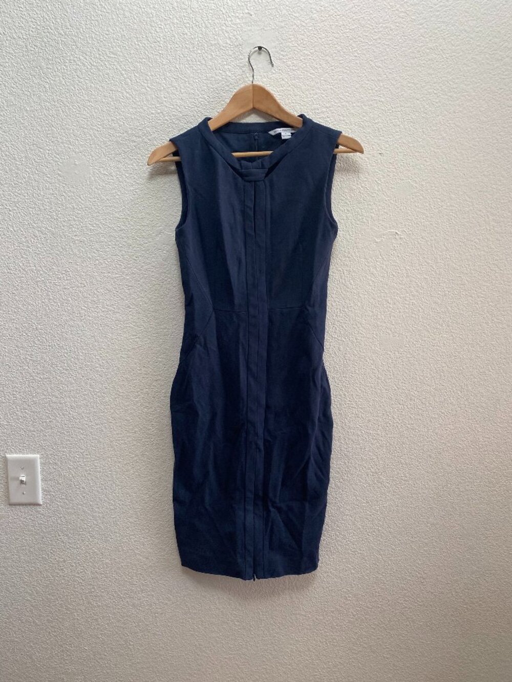 Diane von Furstenberg Navy Blue Sheath Dress Size 6 Work Casual Career Wedding